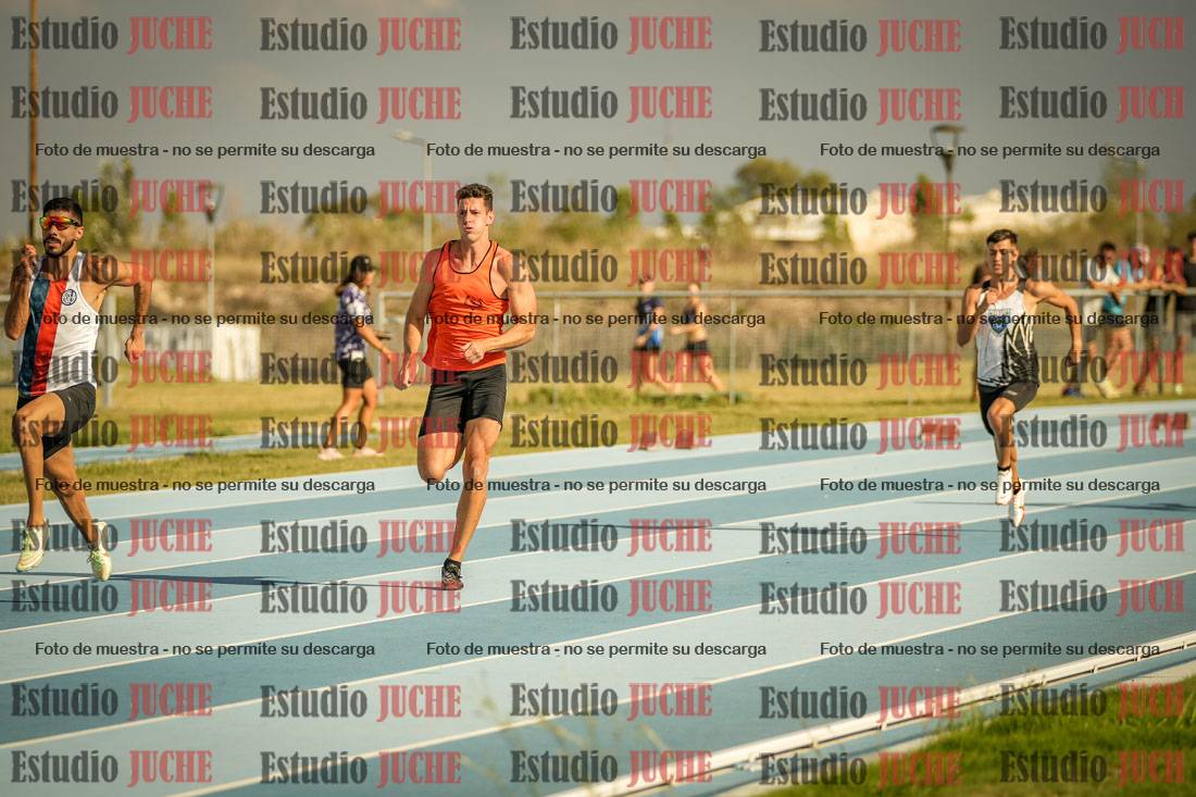 Fotos de los 300 m llanos de varones