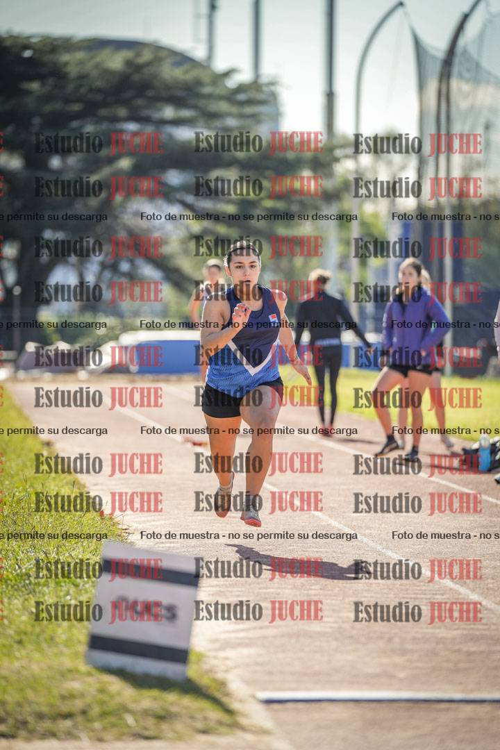 Fotos del salto en largo de mujeres