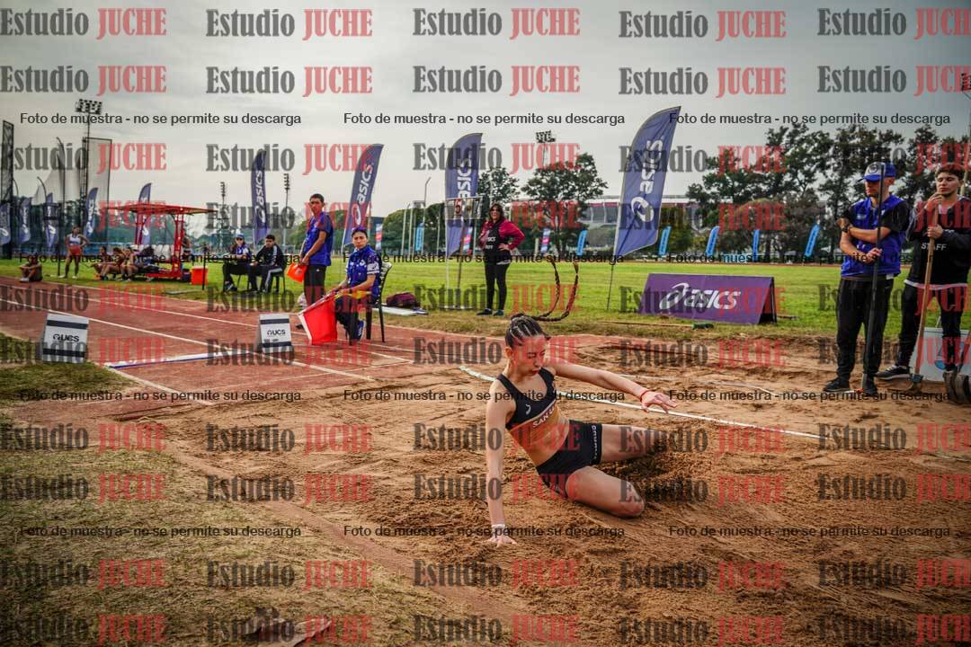 Fotos del salto en largo de mujeres