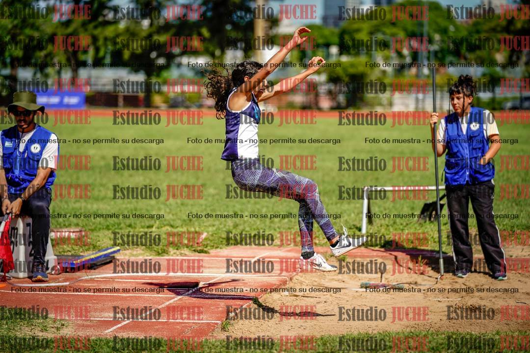 Fotos del salto en largo de mujeres