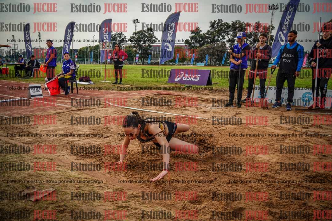 Fotos del salto en largo de mujeres