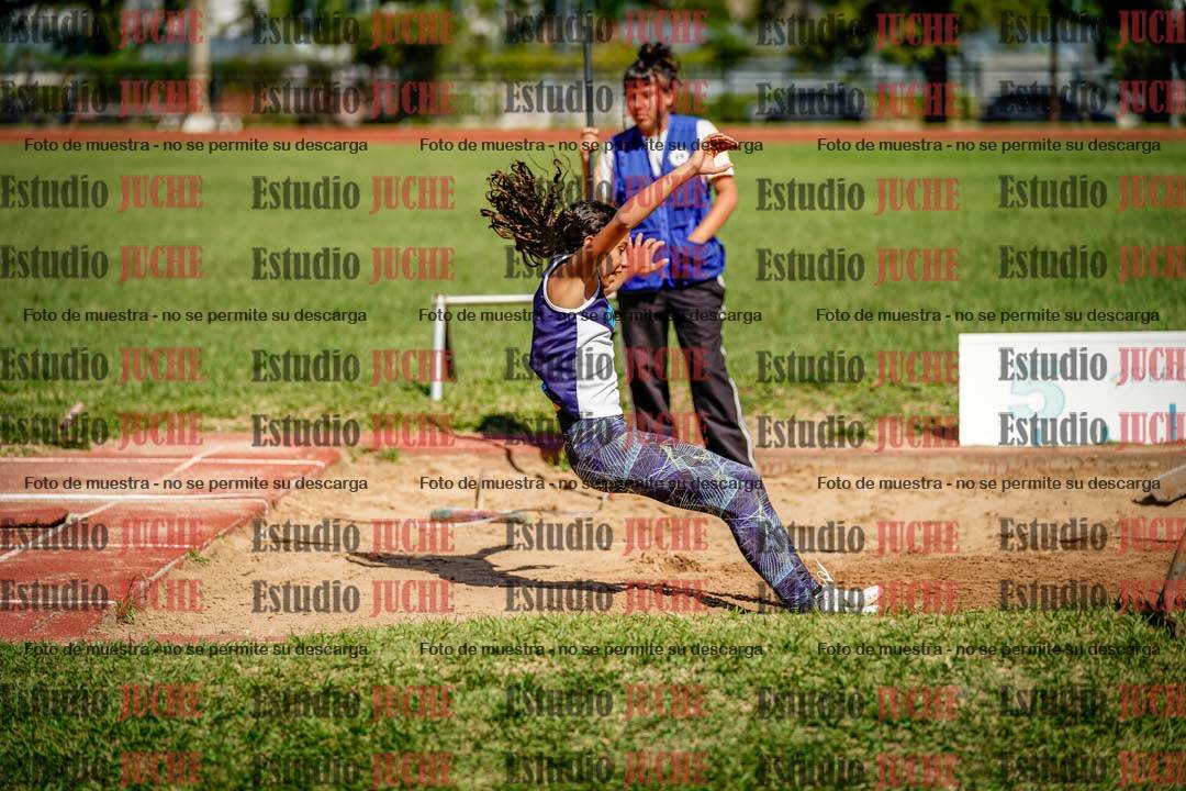 Fotos del salto en largo de mujeres