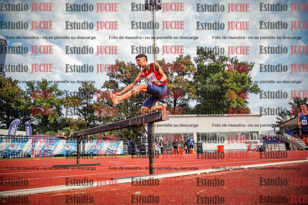 Fotos de los 3000 m con obstáculos de varones