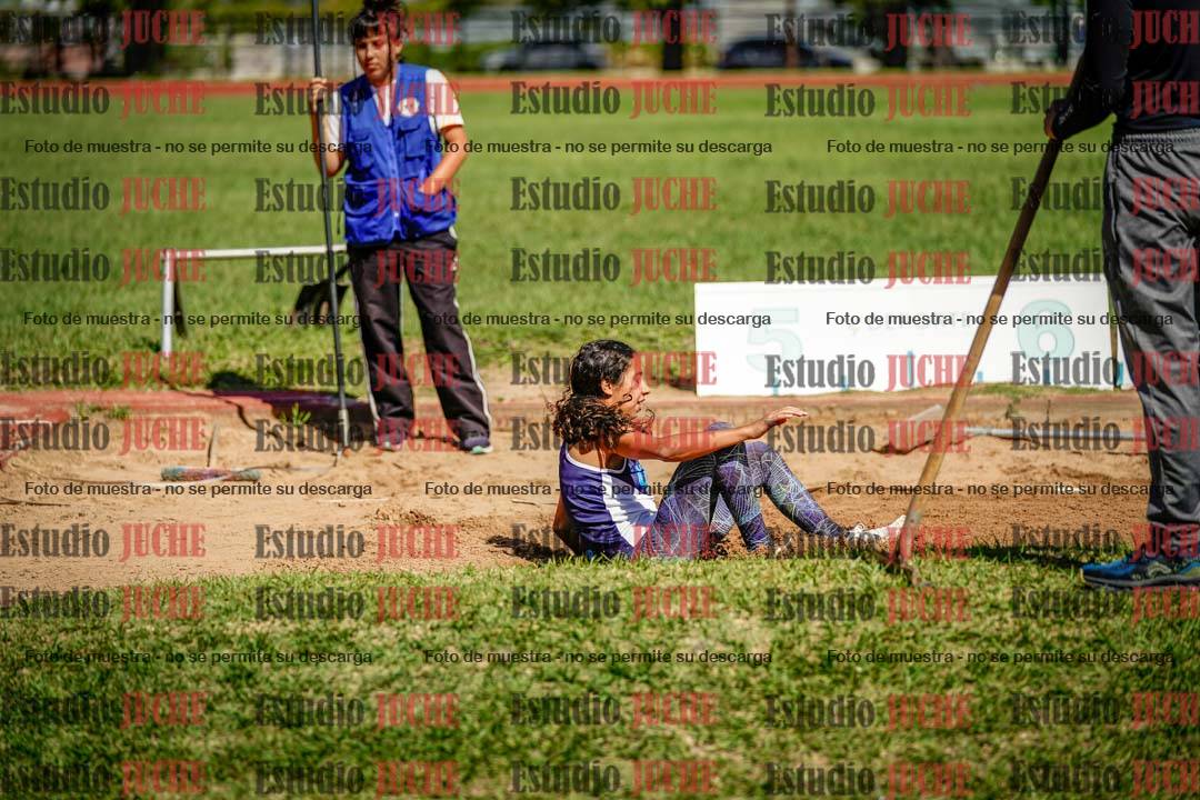 Fotos del salto en largo de mujeres