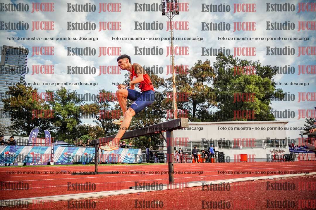 Fotos de los 3000 m con obstáculos de varones