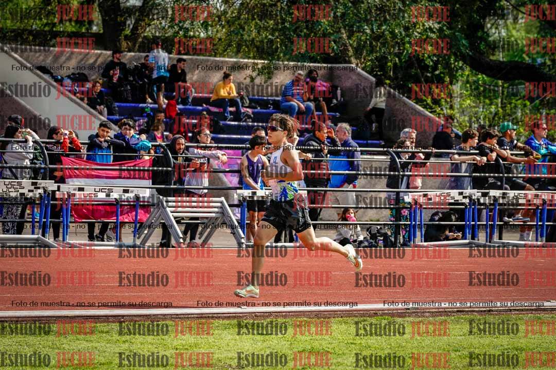 Fotos de los 1500 m con obstáculos de varones