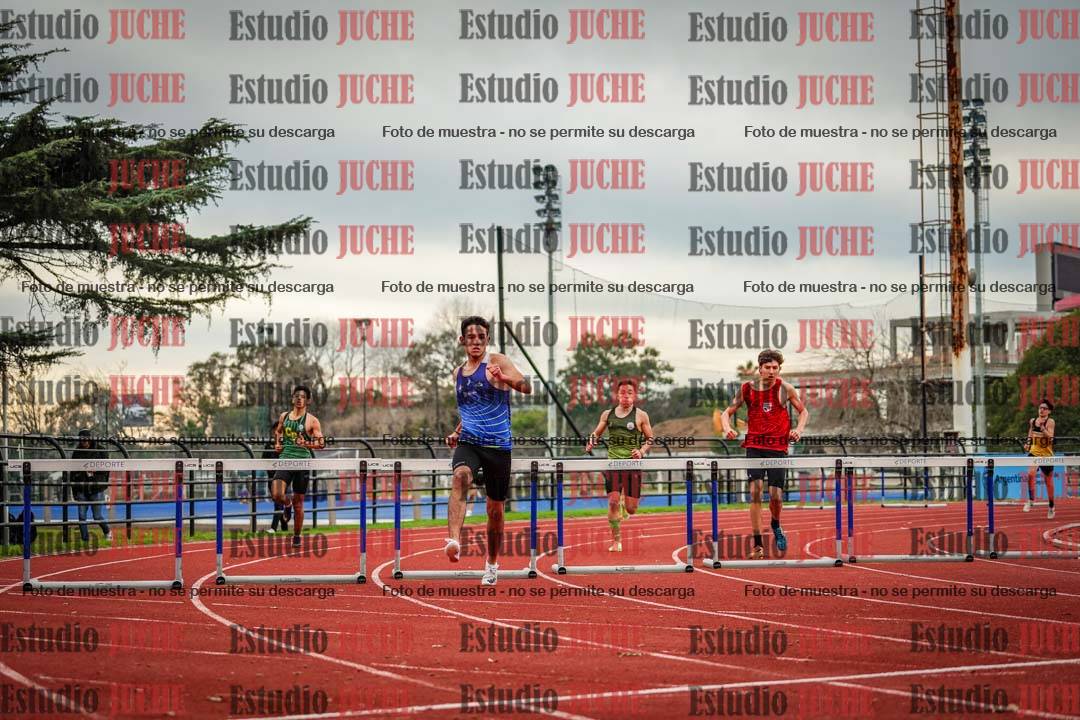 Fotos de los 400 m con vallas de varones