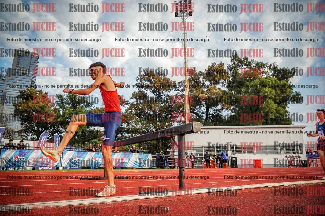 Fotos de los 3000 m con obstáculos de varones