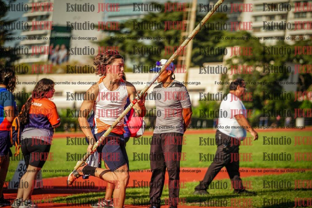 Fotos del salto con garrocha de mujeres y varones