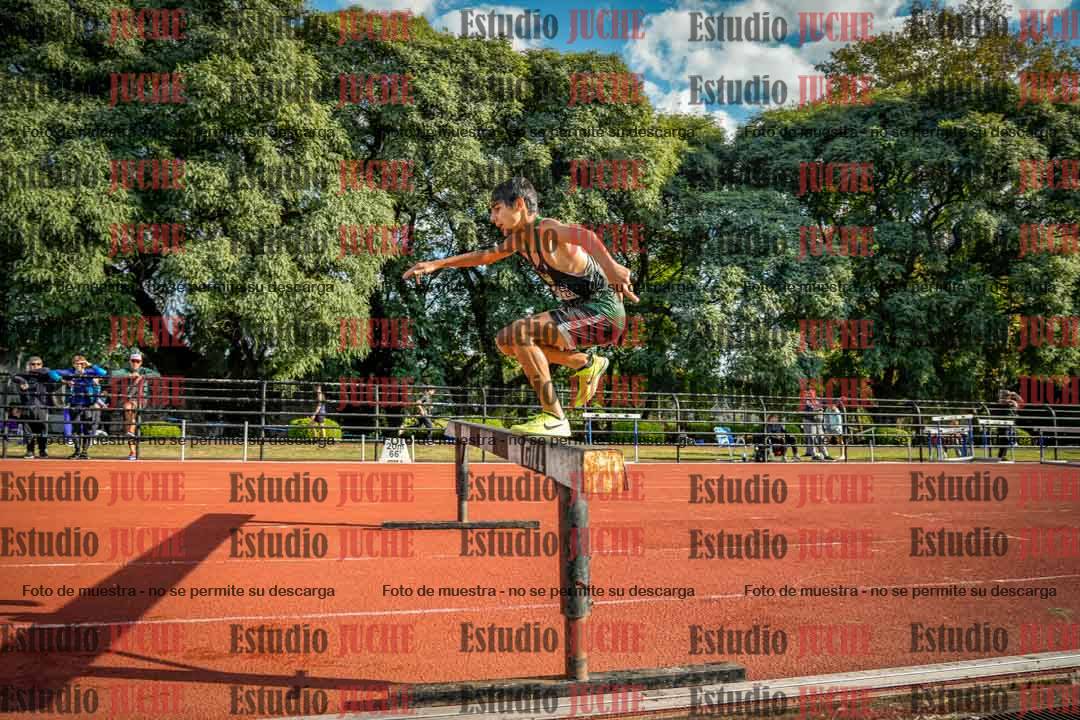 Fotos de los 2000 m con obstáculos de varones