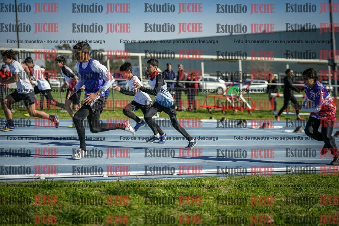 Fotos de los 80 m llanos de varones - U14