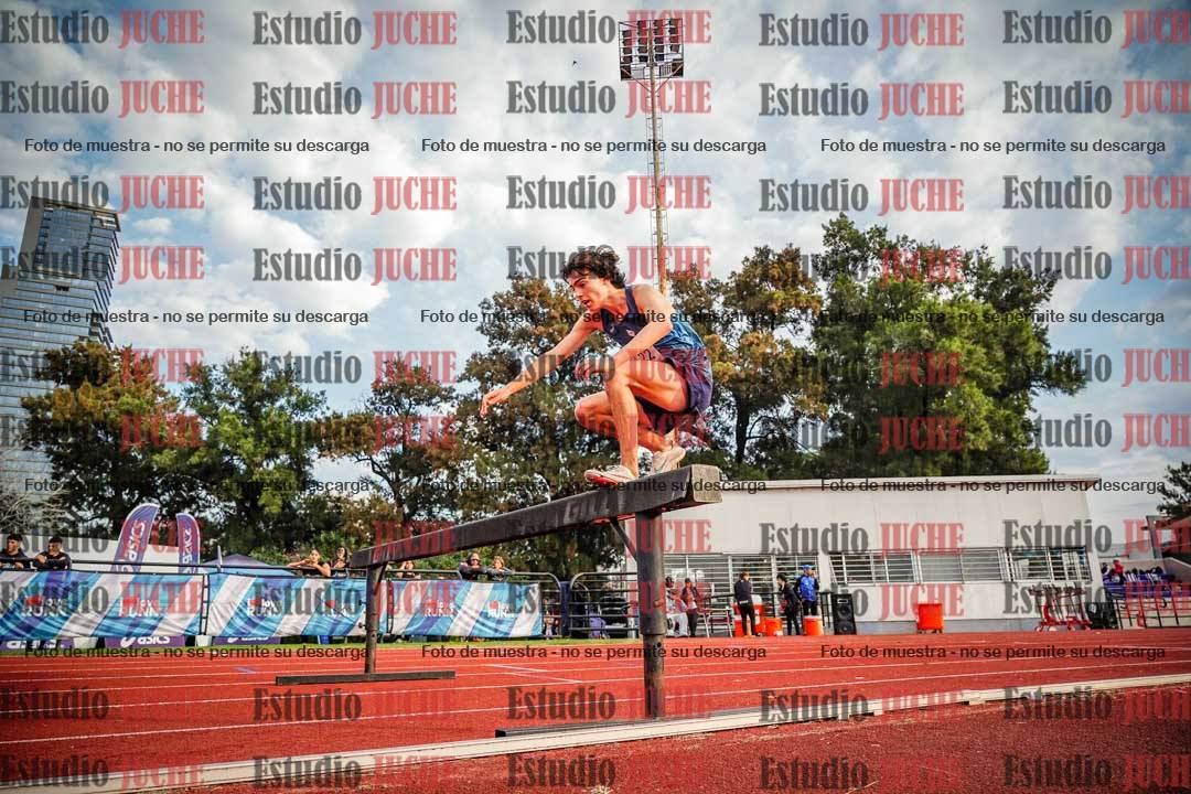 Fotos de los 3000 m con obstáculos de varones