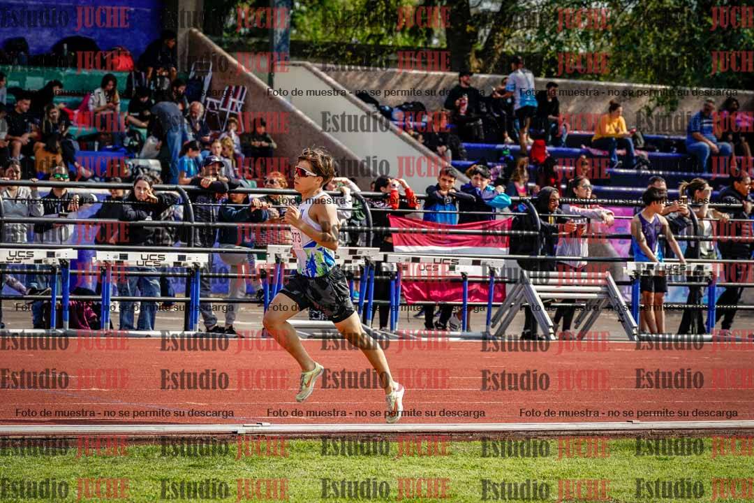 Fotos de los 1500 m con obstáculos de varones
