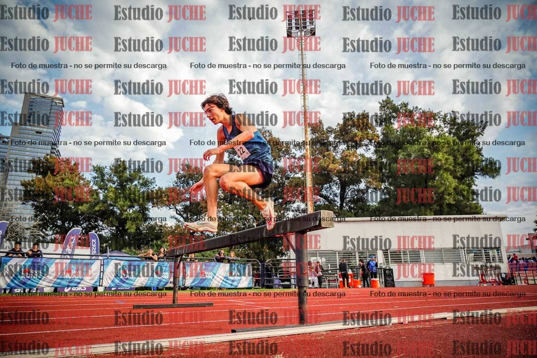 Fotos de los 3000 m con obstáculos de varones