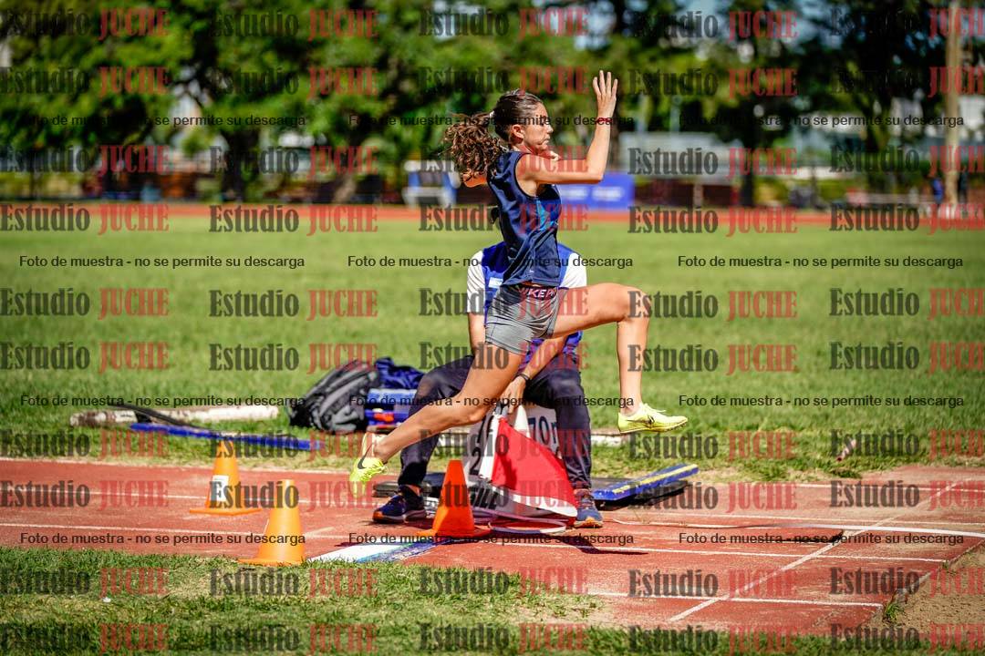 Fotos del salto en largo de mujeres