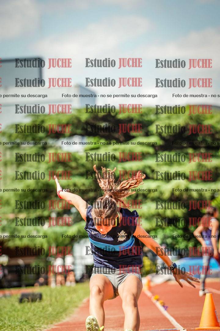 Fotos del salto en largo de mujeres