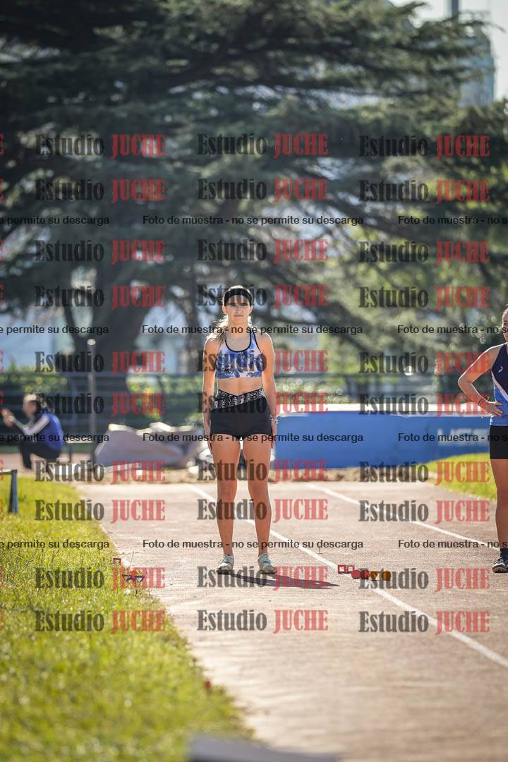 Fotos del salto en largo de mujeres