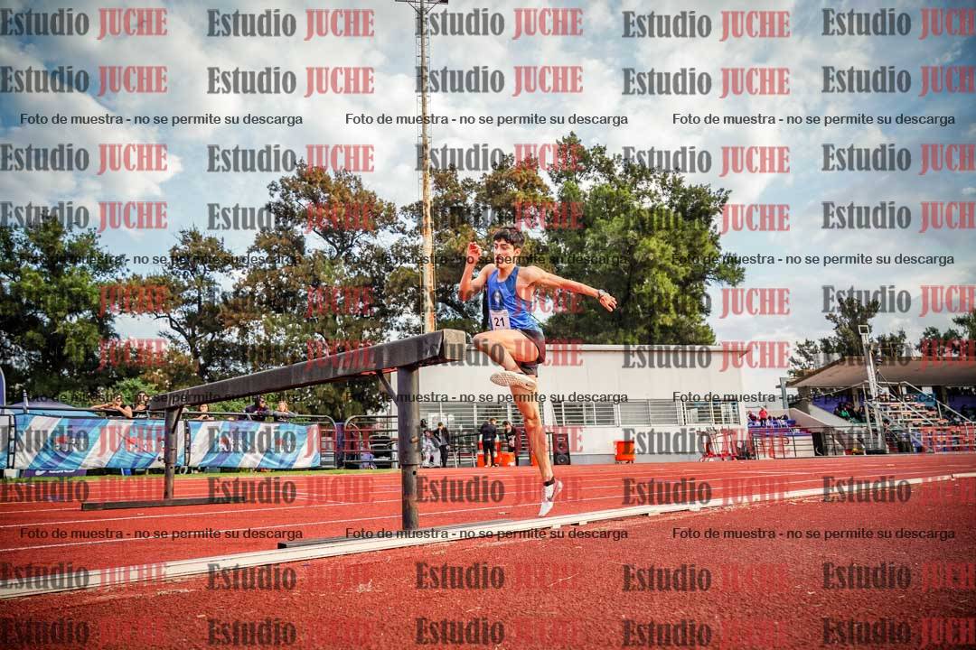 Fotos de los 3000 m con obstáculos de varones