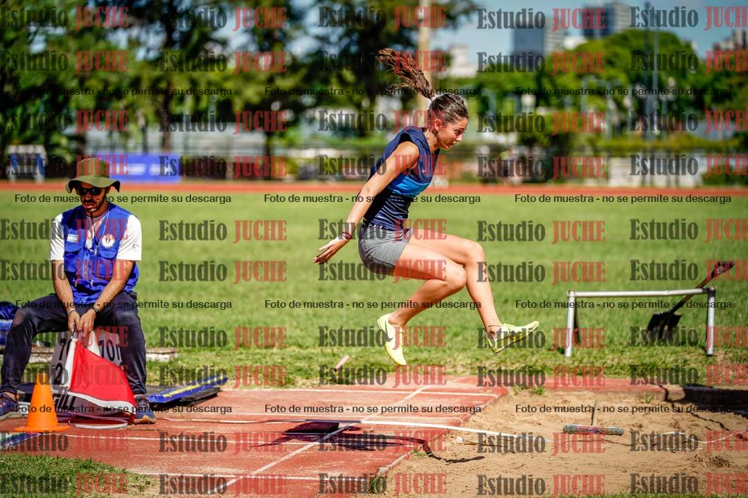 Fotos del salto en largo de mujeres