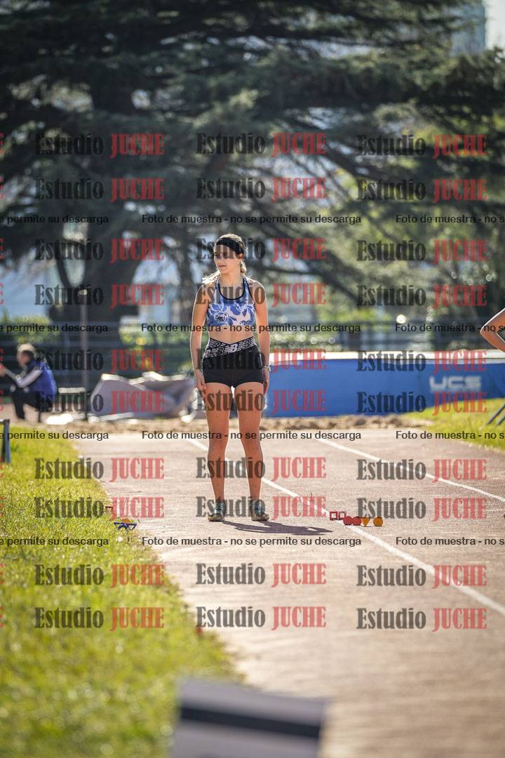 Fotos del salto en largo de mujeres