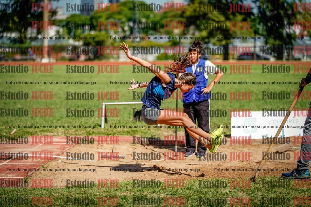 Fotos del salto en largo de mujeres