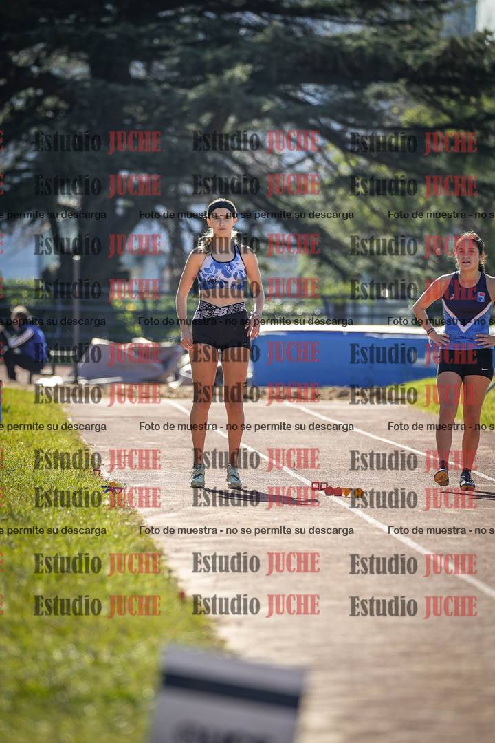 Fotos del salto en largo de mujeres