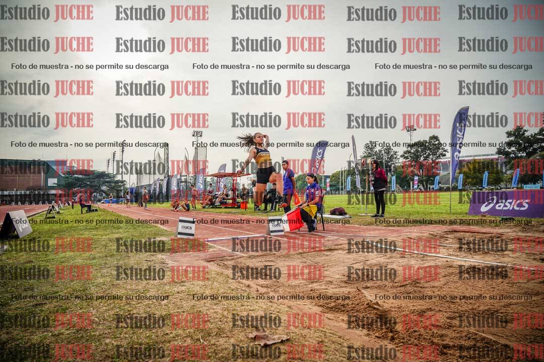Fotos del salto en largo de mujeres