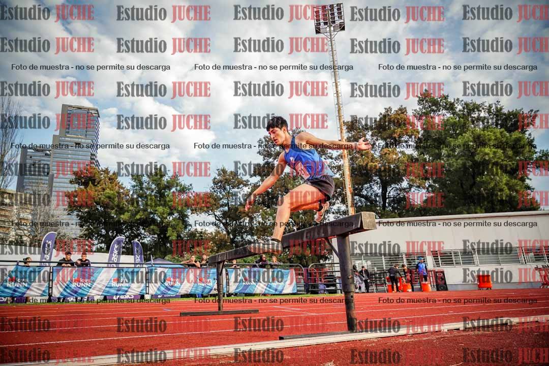 Fotos de los 3000 m con obstáculos de varones