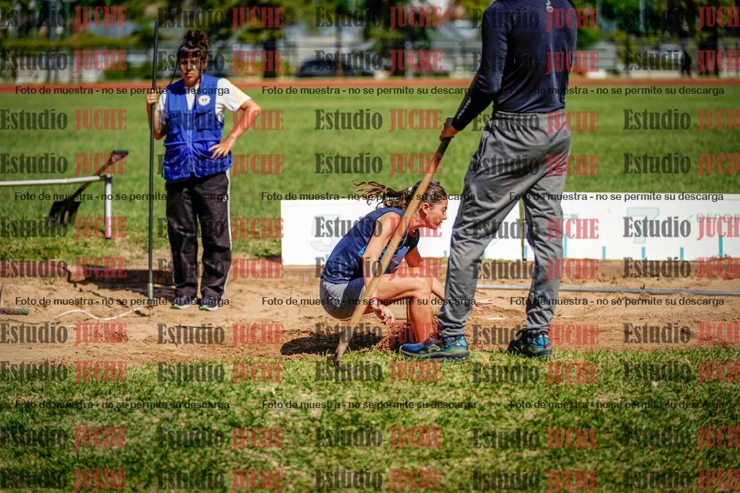 Fotos del salto en largo de mujeres