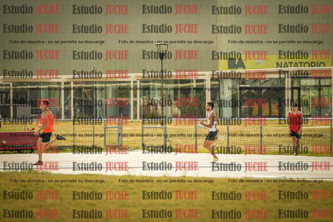 Fotos de los 300 m llanos de varones
