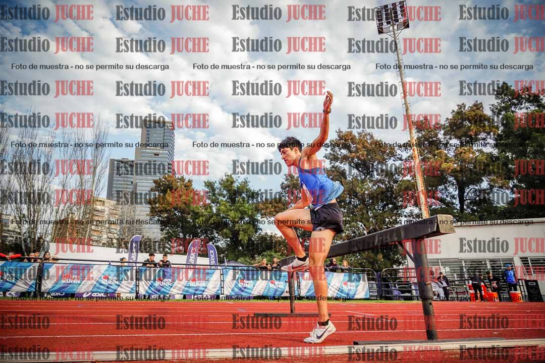 Fotos de los 3000 m con obstáculos de varones