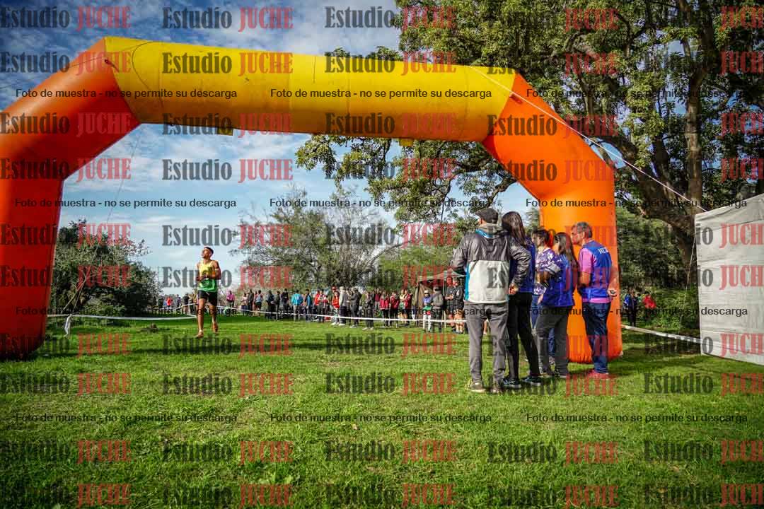 Fotos de la llegada del cross de 4000 m - varones