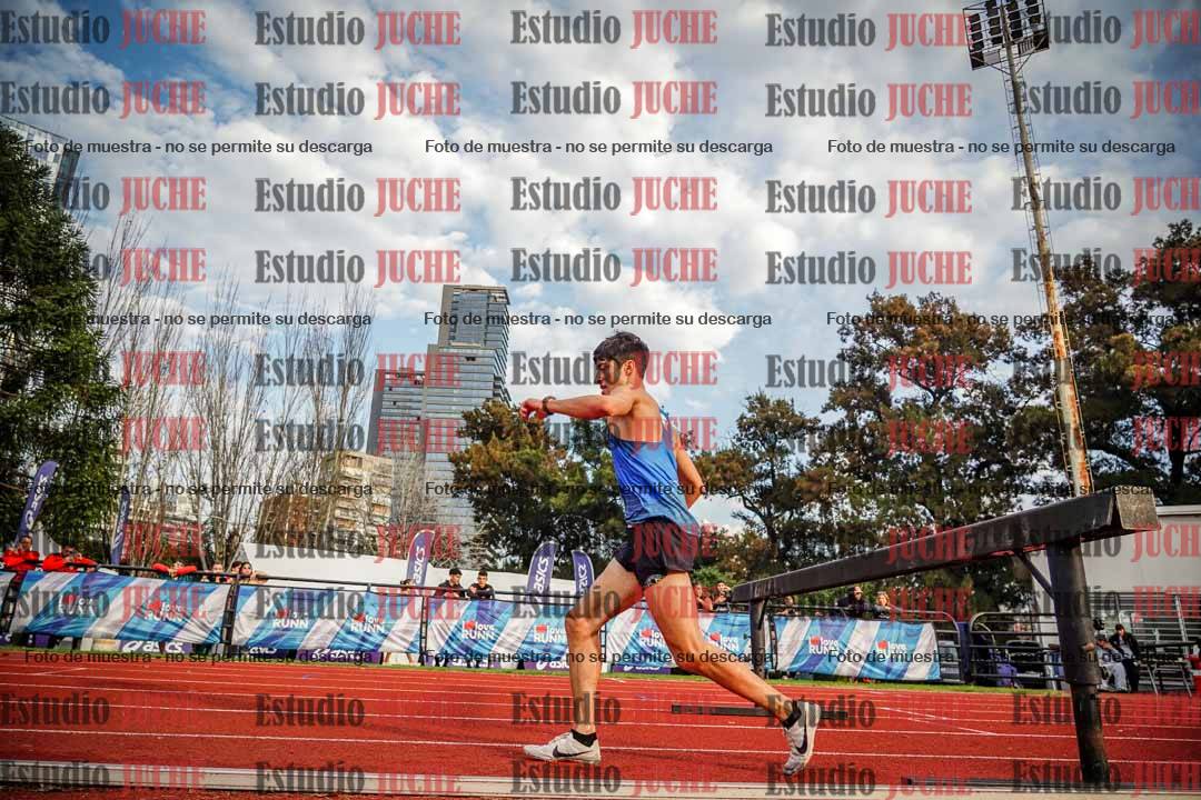 Fotos de los 3000 m con obstáculos de varones