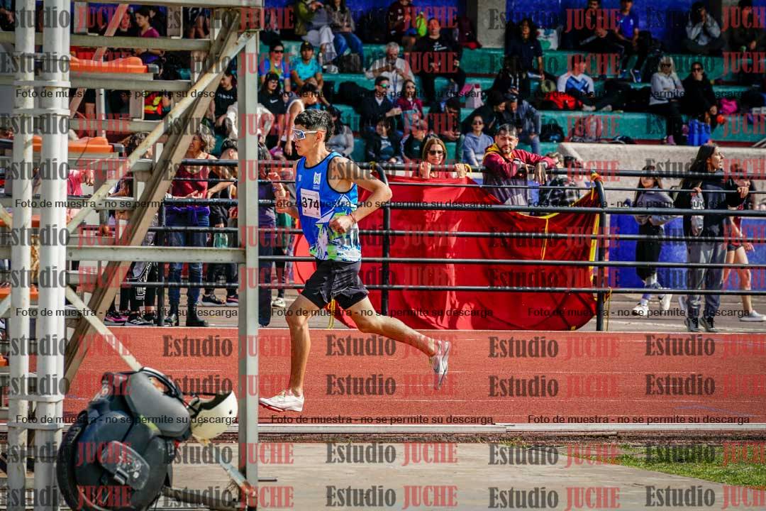 Fotos de los 1500 m con obstáculos de varones