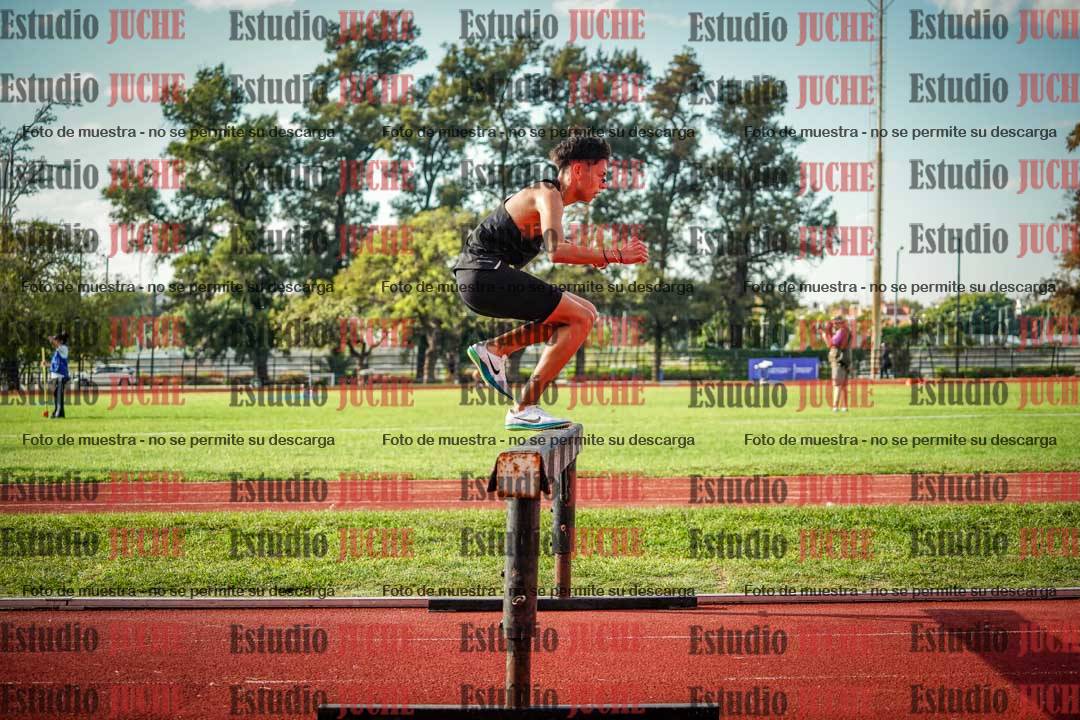 Fotos de los 2000 m con obstáculos de varones