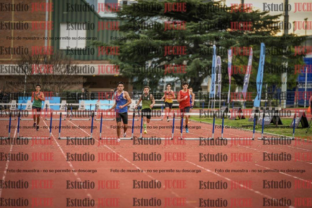 Fotos de los 400 m con vallas de varones