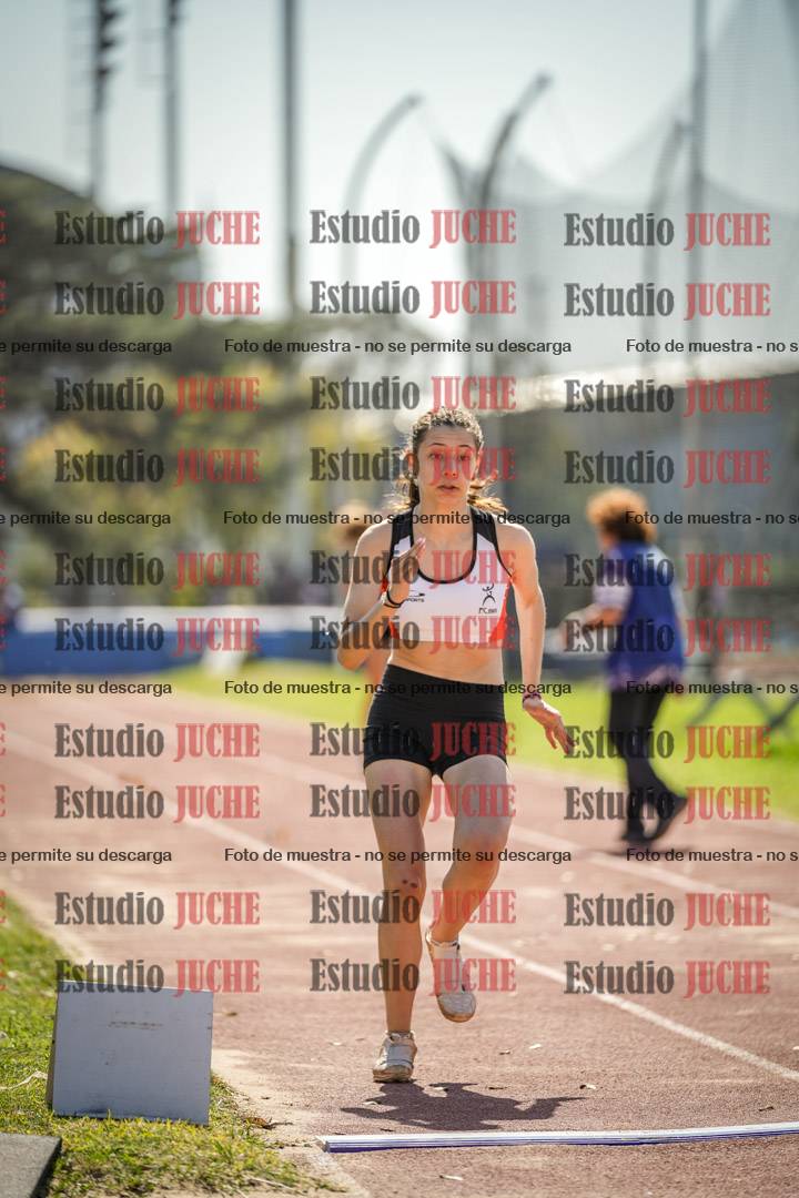 Fotos del salto en largo de mujeres - ambas categorías