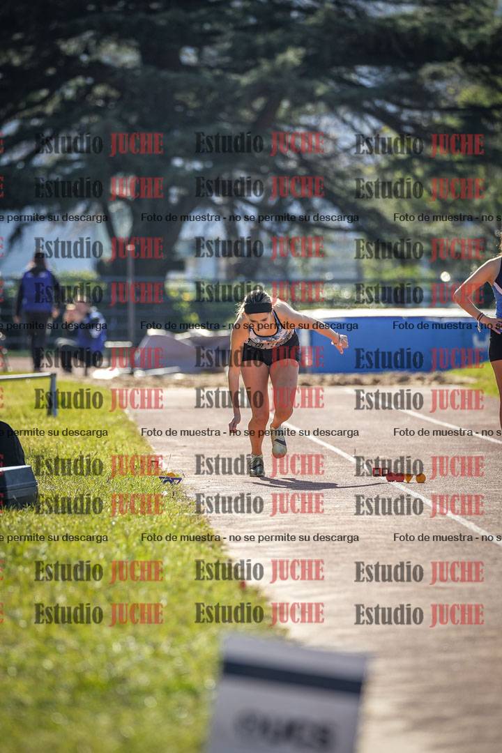 Fotos del salto en largo de mujeres