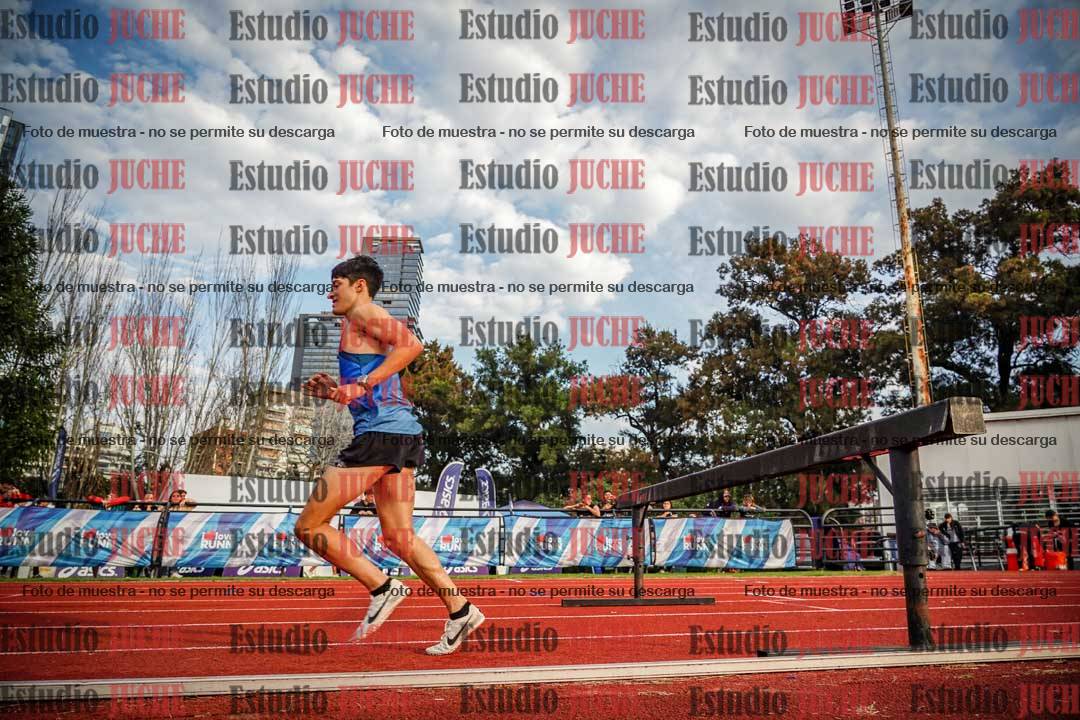 Fotos de los 3000 m con obstáculos de varones