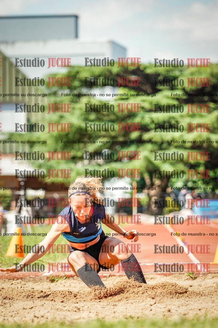 Fotos del salto en largo de mujeres