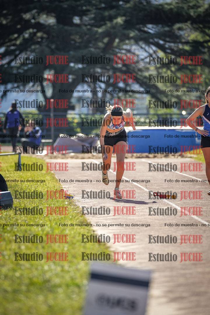 Fotos del salto en largo de mujeres