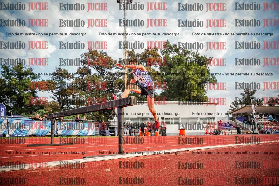 Fotos de los 3000 m con obstáculos de varones