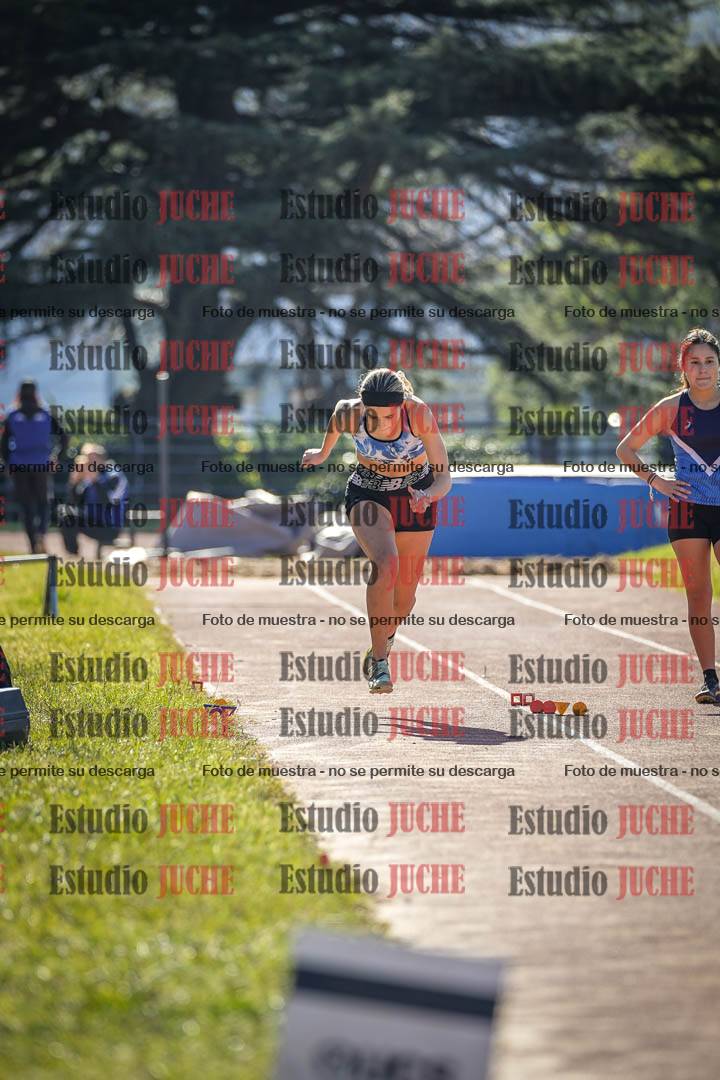 Fotos del salto en largo de mujeres