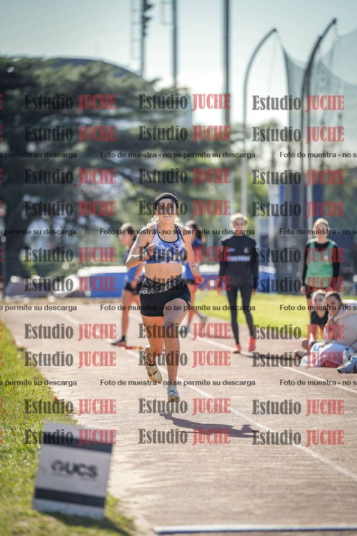Fotos del salto en largo de mujeres