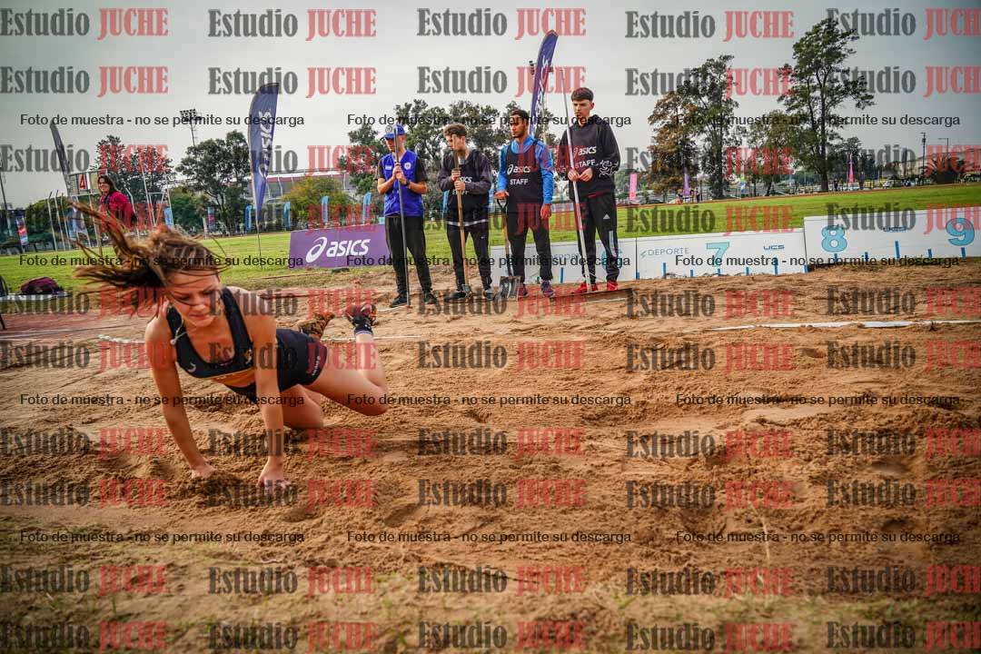 Fotos del salto en largo de mujeres