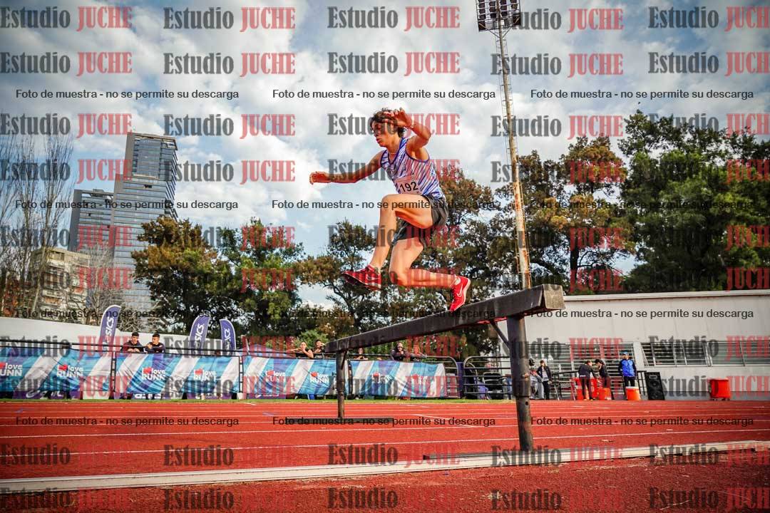 Fotos de los 3000 m con obstáculos de varones