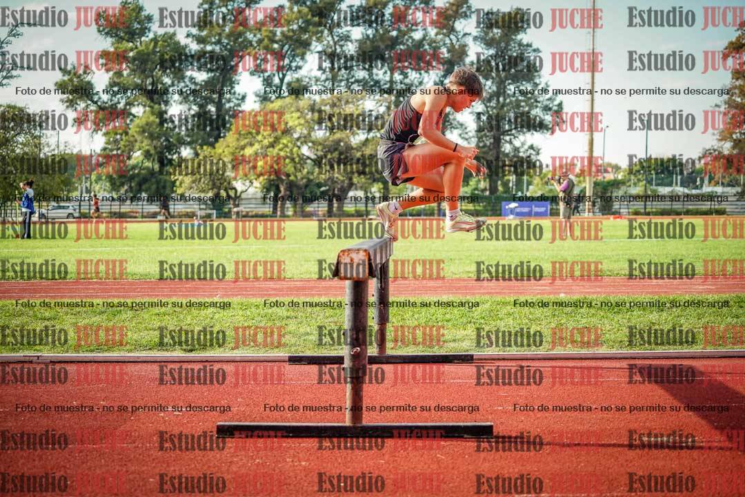 Fotos de los 2000 m con obstáculos de varones