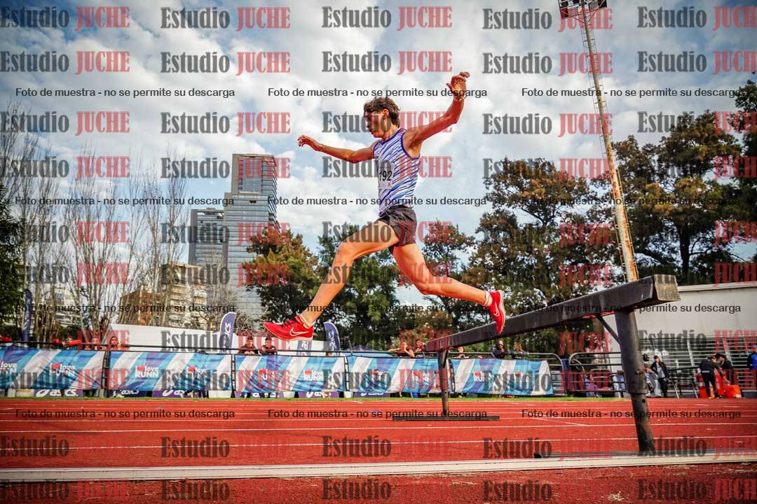 Fotos de los 3000 m con obstáculos de varones
