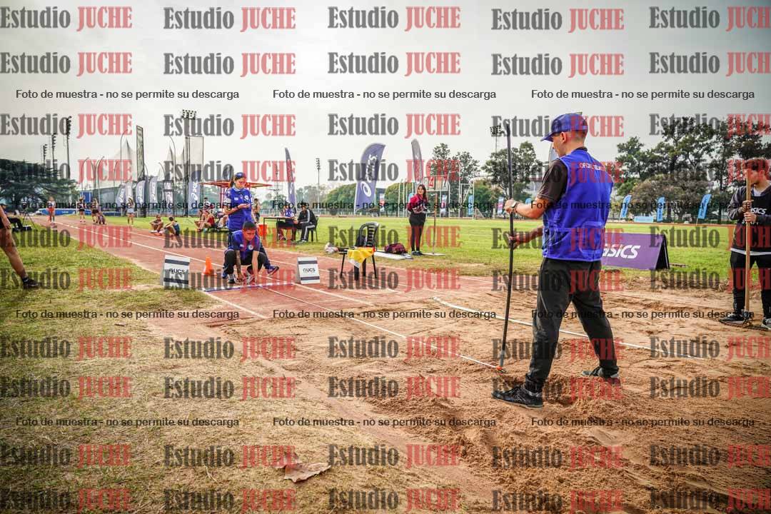 Fotos del salto en largo de mujeres