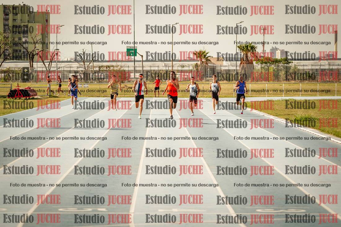 Fotos de los 300 m llanos de varones
